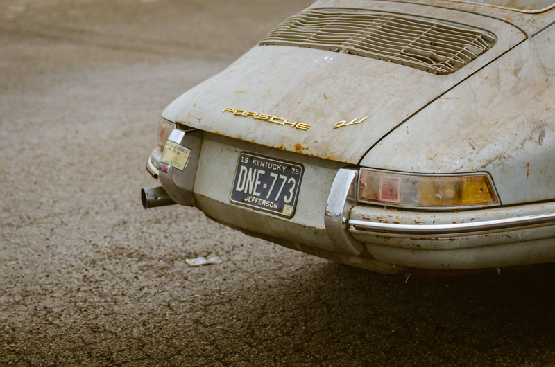 Illustration for article titled Barn Find 1965 Porsche 911